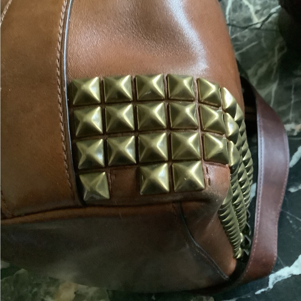 Authentic coach legacy studded caramelized tan large leather duffle bag 14x12 - Picture 7 of 8